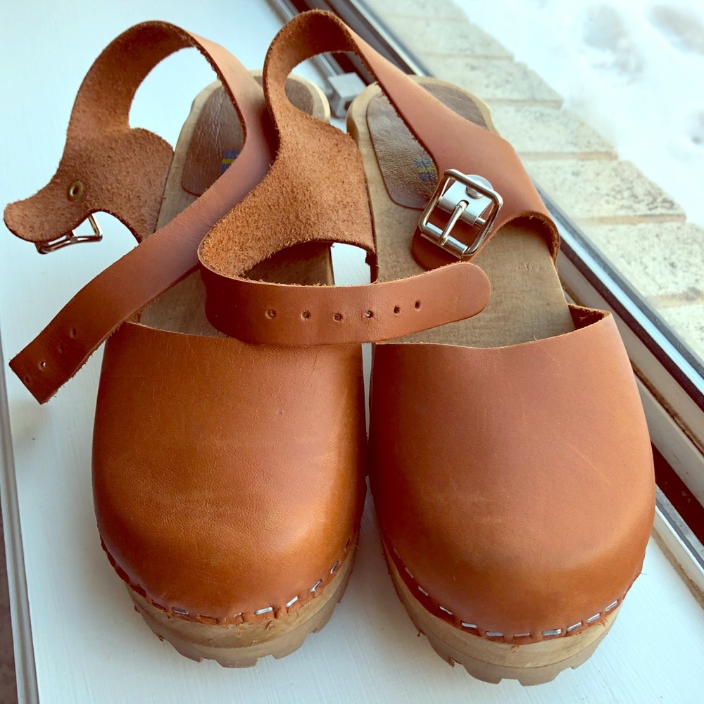 MIA Swedish cognac clogs women’s size 8